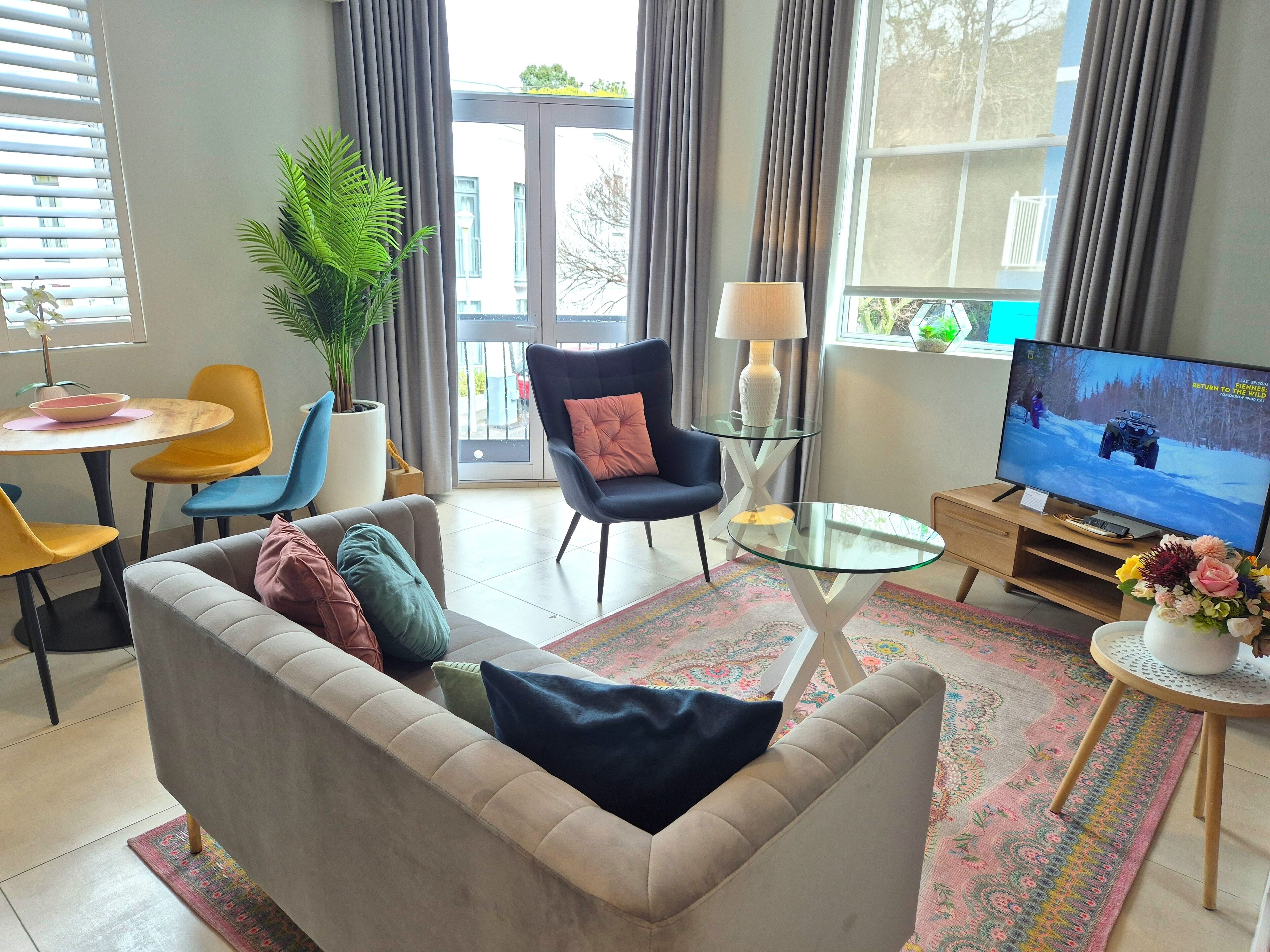 Studio, 1 Bedroom en-suite, air-conditioned (8b Loader Street 2 night min stay) | Living area