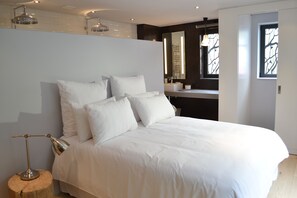 In-room safe, individually decorated, individually furnished - De Waterkant Cottages (Cape Town)
