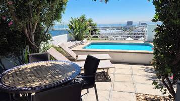 Småhus – exclusive, 3 soverom, adgang til basseng, fjellutsikt (4 Bayview Terrace 2 nights min stay) | Terrasse/patio