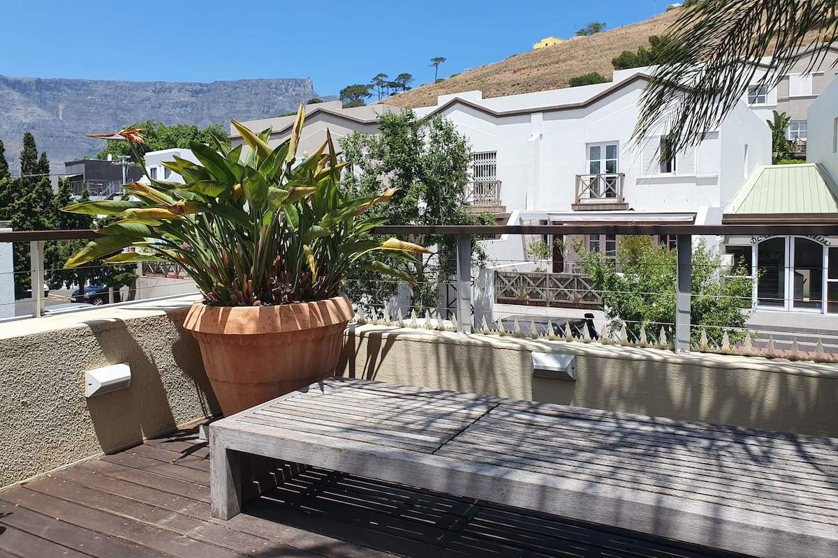 Luxury Cottage, 3 Bedrooms, Hot Tub, Mountain View (70 Loader Street 2 night minimum stay) | Balcony