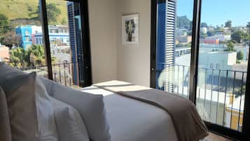 Exclusive Apartment, 2 Bedroom, Private parking, City Views(11 Dixon Street, Apt405 2night min stay) | In-room safe, individually decorated, individually furnished