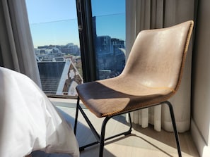 Exclusive Apartment, 2Bedroom, Private parking, City Views(32 Napier Street, Apt403 2night min stay) | In-room safe, individually decorated, individually furnished