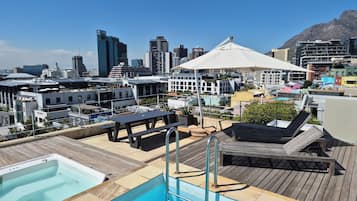 Exclusive-feriehus - 3 soveværelser - adgang til pool (24 Loader Street 2 night minimum stay) | Terrasse/gårdhave