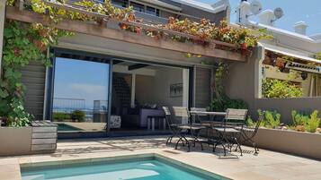 Exclusive Cottage, 3 Bedrooms, Pool Access, Mountain View (7 Bayview Terrace 2 night min stay) | Terrace/patio