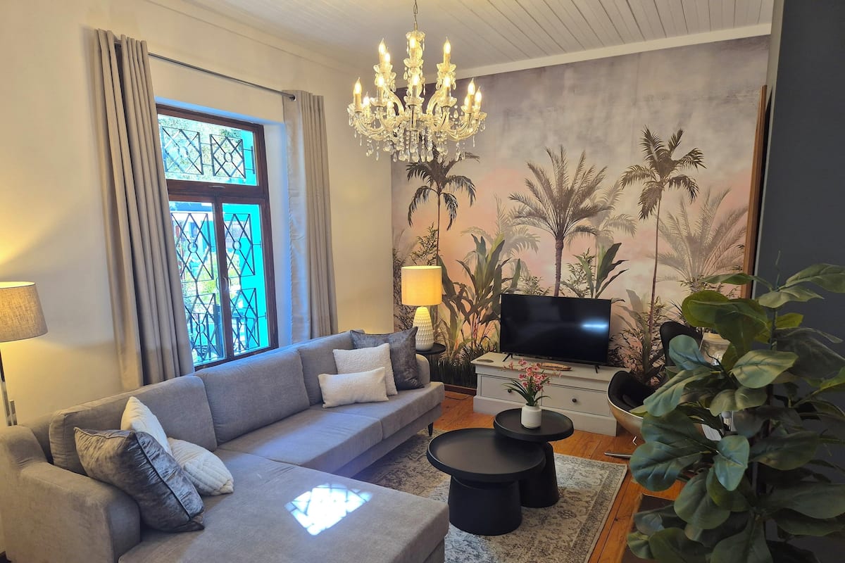 Luxury Cottage, 2 Bedrooms, Private Courtyard (19 Jarvis Street 2 night min stay) | Living area | 43-inch TV with digital channels, Netflix, streaming services