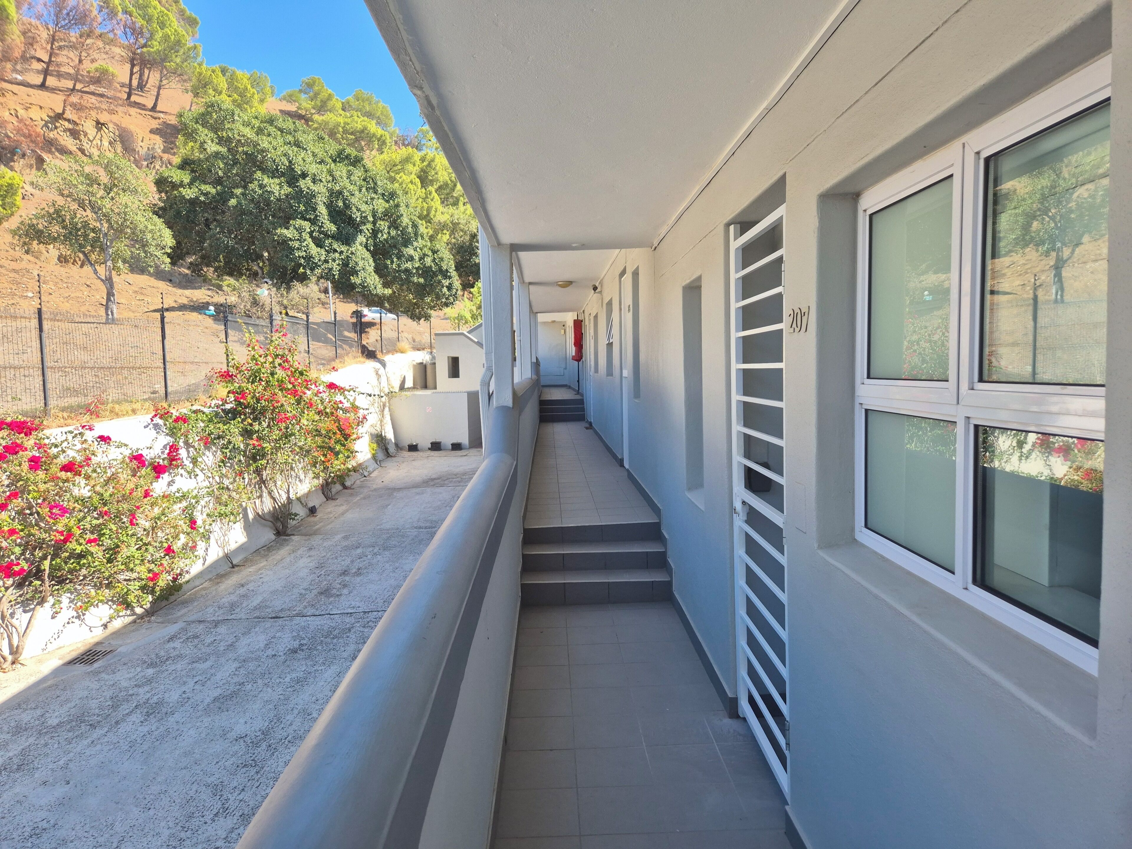 Caja de seguridad en la habitación y decoración personalizada 