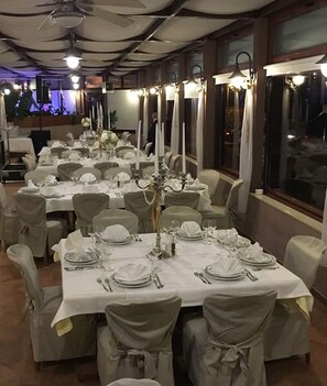 Indoor wedding - Pansion Zlatna Ribica (Sibenik)