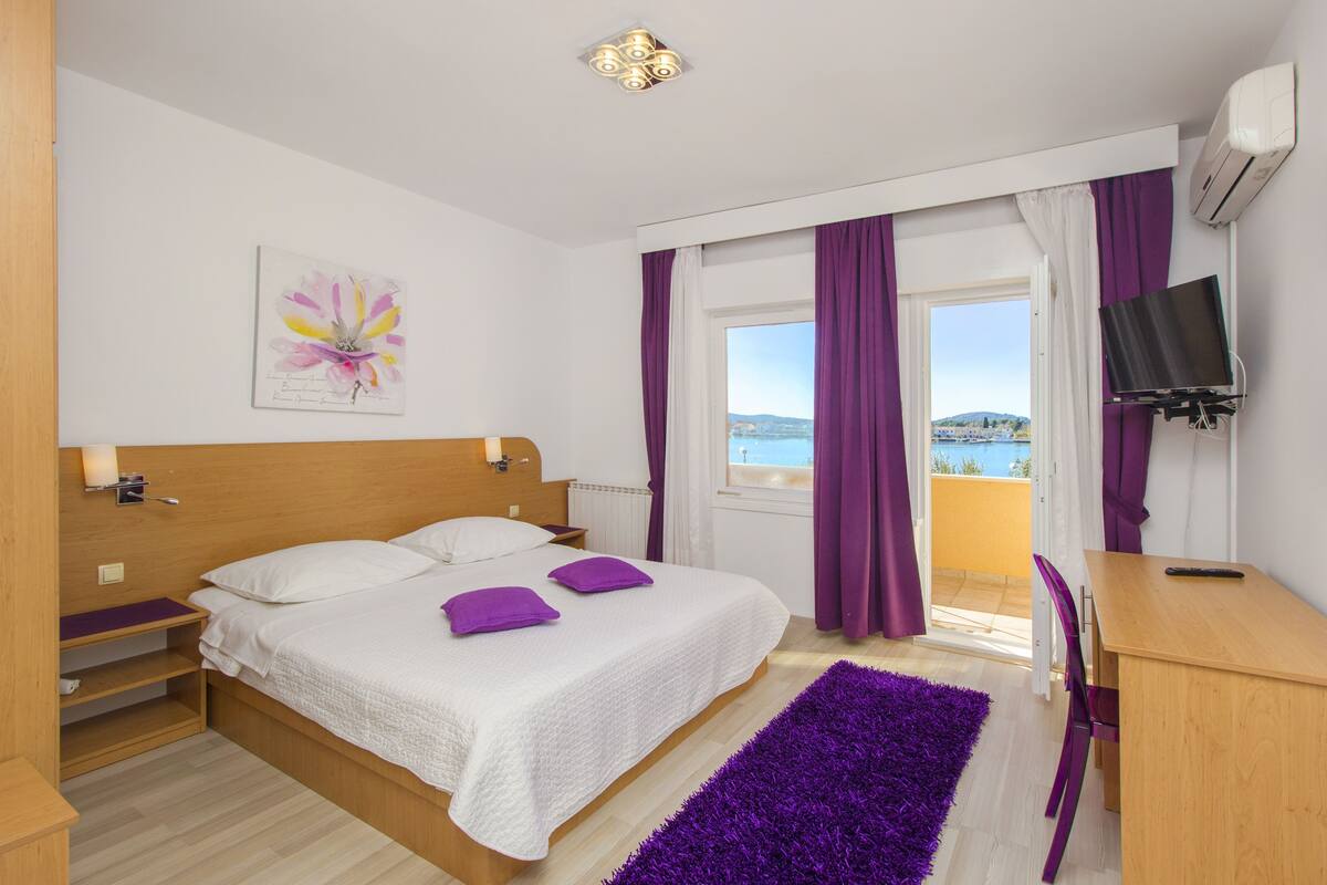 Estúdio, sacada, vista para o mar | Frigobar, cofres nos quartos, escrivaninha
