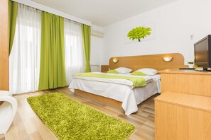 Double Room, Balcony, Sea View | Minibar, in-room safe, desk, laptop workspace - Pansion Zlatna Ribica (Sibenik)