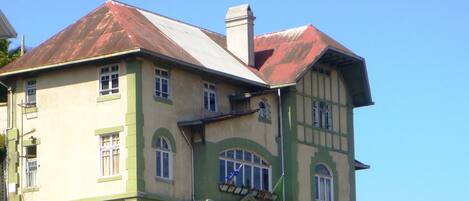 Fachada de la propiedad