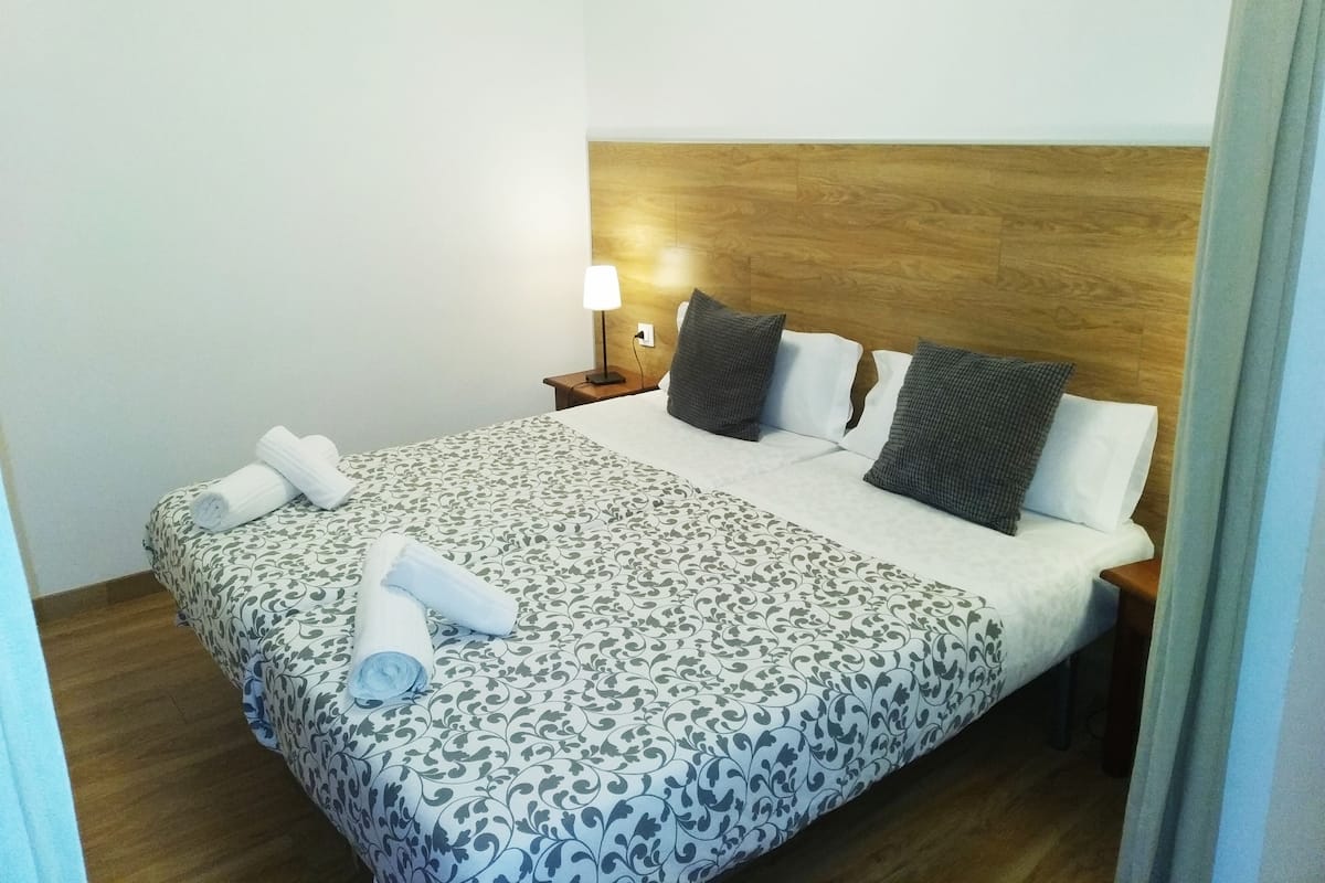Caja de seguridad en la habitación, escritorio y insonorización