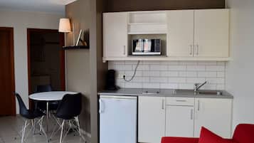 Deluxe Studio | Private kitchenette | Fridge, microwave, stovetop, coffee/tea maker