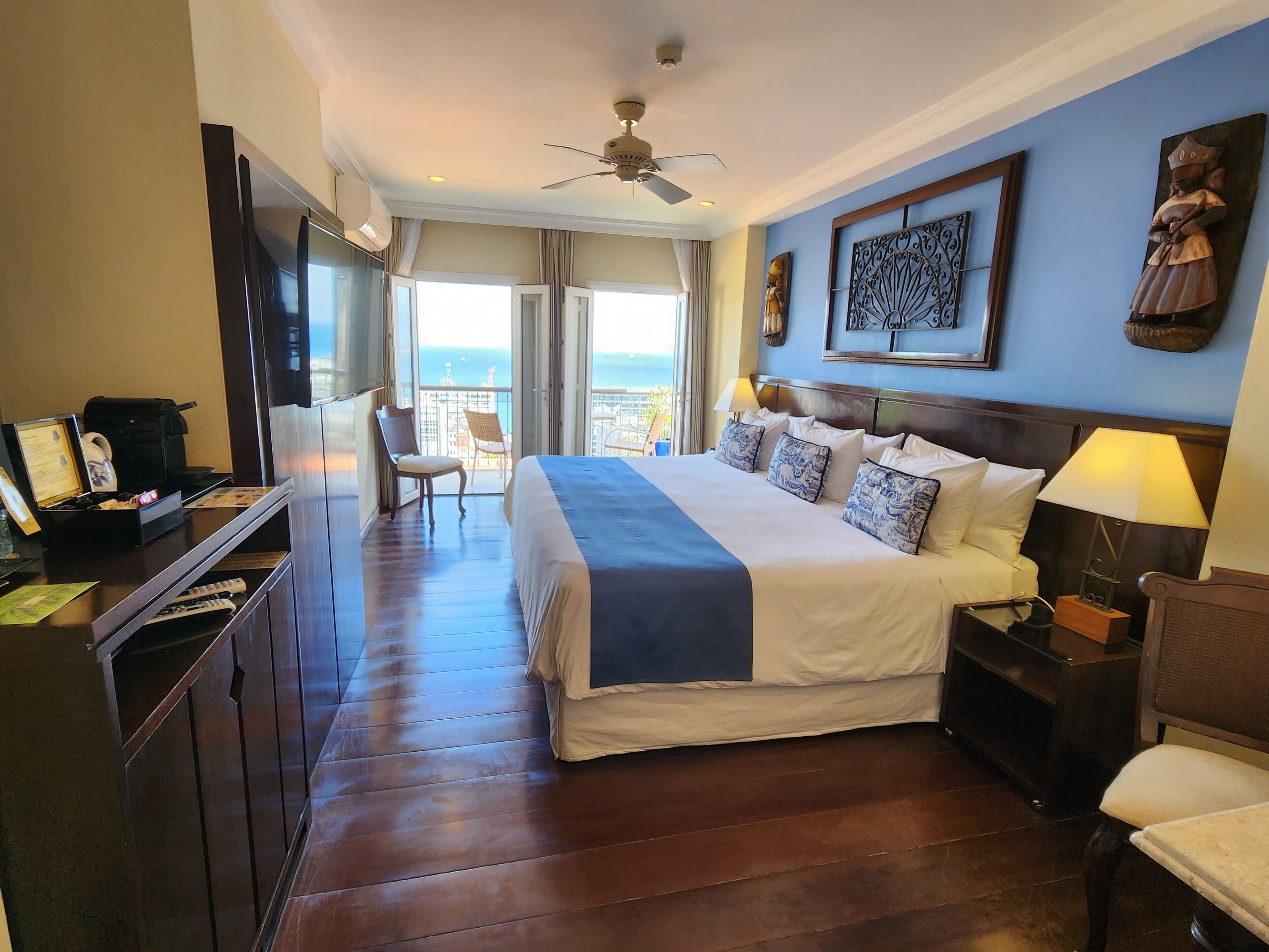 Deluxe SuperKing Bay View & Terrace | Premium bedding, pillowtop beds, minibar, in-room safe