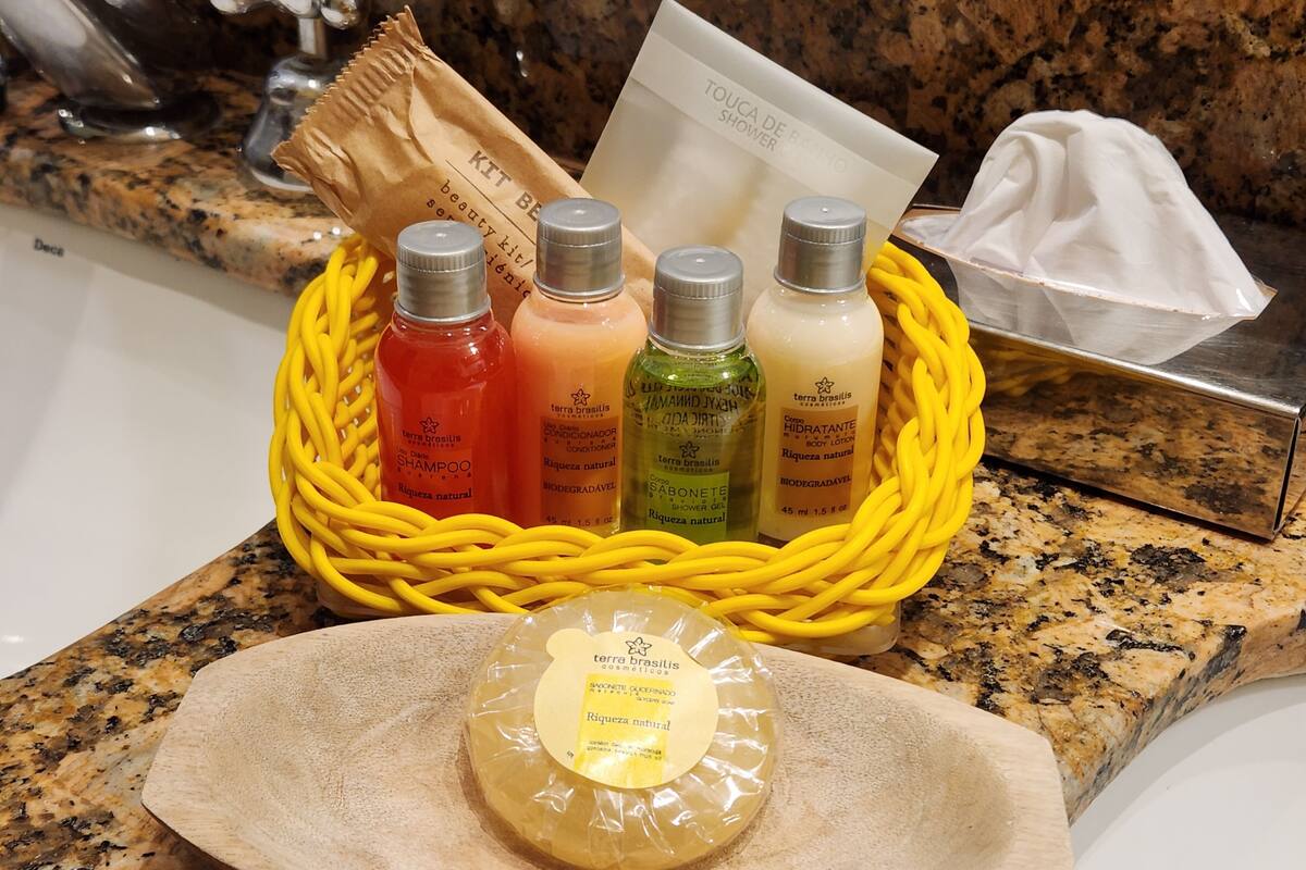 deluxe king bay view varanda | bathroom | free toiletries, hair dryer, bathrobes, bidet