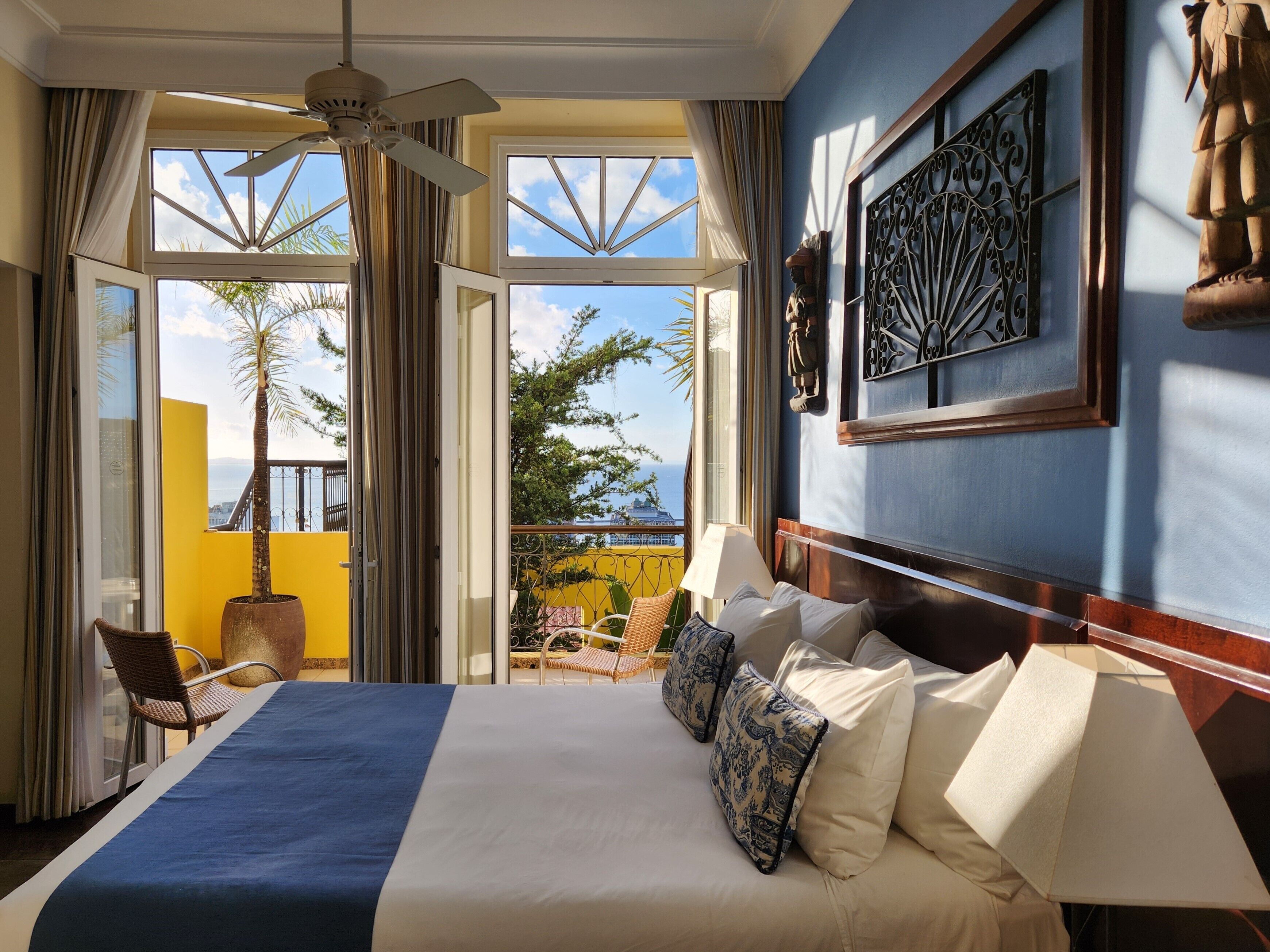 deluxe king bay view varanda | 1 bedroom, premium bedding, pillow-top beds, minibar