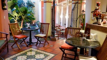 2 bars/lounges, tapas bar