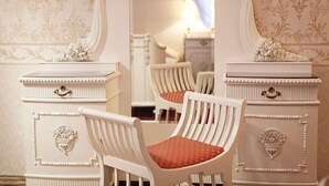Phòng cách âm, bàn ủi/dụng cụ ủi quần áo 