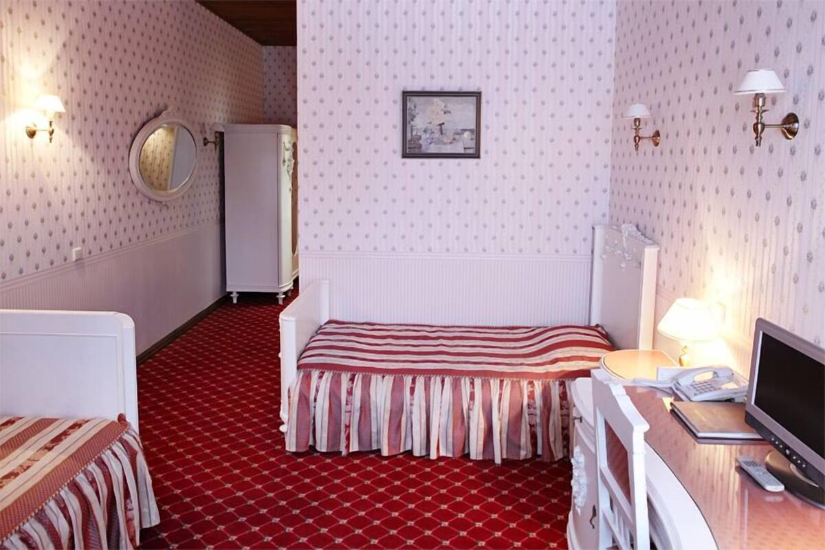 Schallisolierte Zimmer, Bügeleisen/Bügelbrett, Zustellbetten