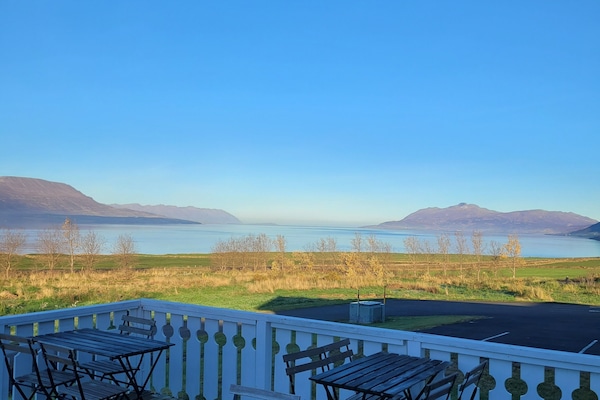 Vista frontal de la propiedad