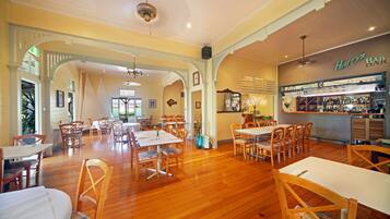 Lunch and dinner served, garden views