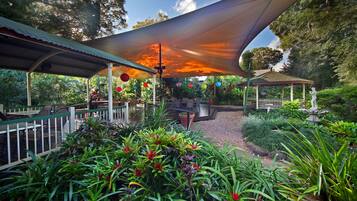 Lunch and dinner served, garden views