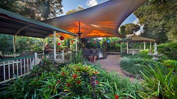 Lunch and dinner served, garden views 