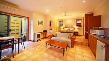 Premium bedding, minibar, individually decorated, individually furnished