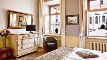 Presidential Suite | Minibar, in-room safe, individually furnished, desk