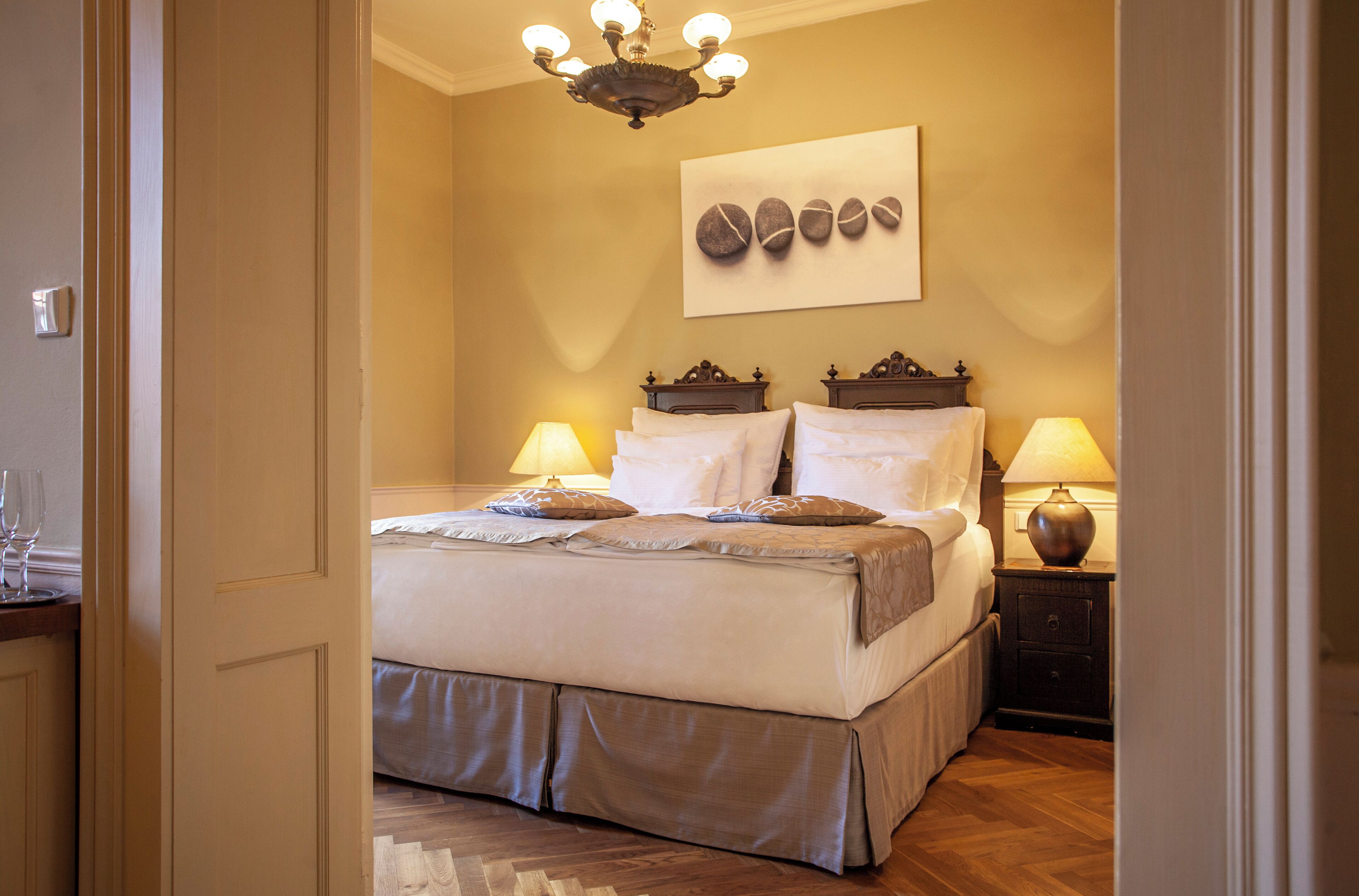 exclusive room, 1 bedroom | minibar, in-room safe, individually furnished, desk