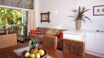 Deluxe Villa, 2 Bedrooms | In-room dining