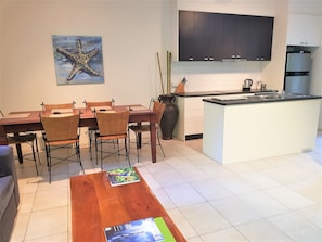 Living area - Coral Sea Villas (Port Douglas)