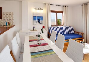 Breakfast served, pool views  - Apartamentos Typic Sandic (Santa Eulalia del Rio)