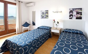 1 bedroom, in-room safe, desk, blackout curtains
