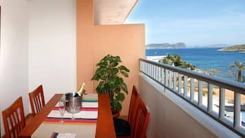 1 habitación, caja de seguridad en la habitación y escritorio