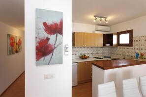 Fridge, microwave, electric kettle, cookware/dishes/utensils