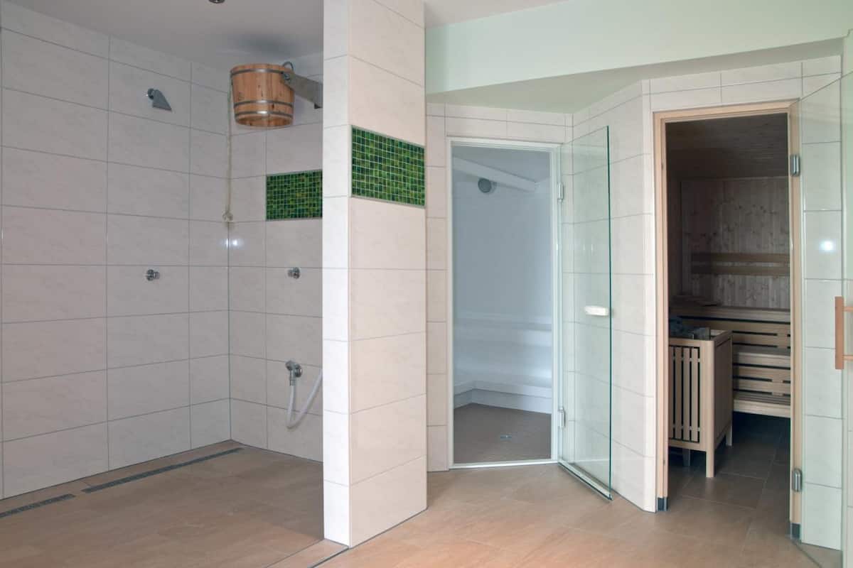 sauna, hot tub, steam room, facials, reflexology, 2 treatment rooms