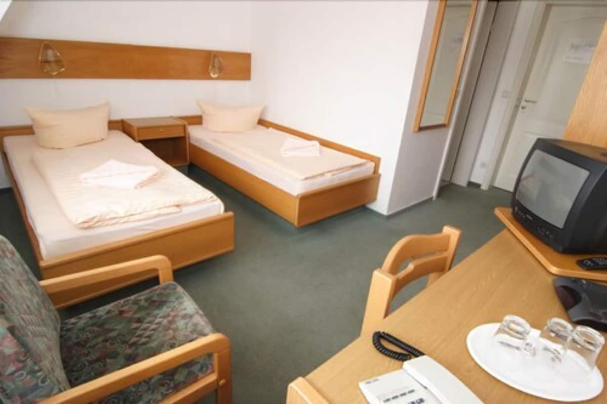 Minibar, rollaway beds, free WiFi
