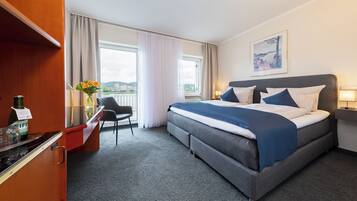 Seprai antialergi, brankas, meja kerja, dan setrika/meja setrika