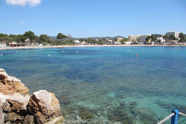 Una playa cerca
