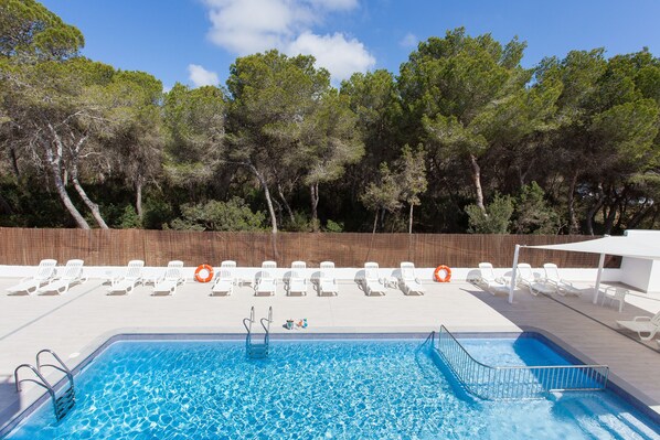 Outdoor pool, sun loungers