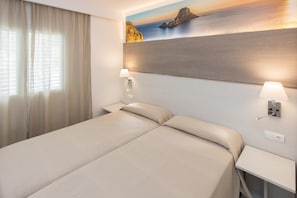 Cortinas blackout, wifi gratis y ropa de cama 