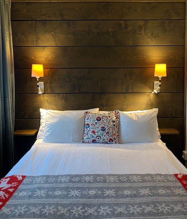 Economy Double Room, 1 Double Bed | Desk, blackout drapes, iron/ironing board, free WiFi