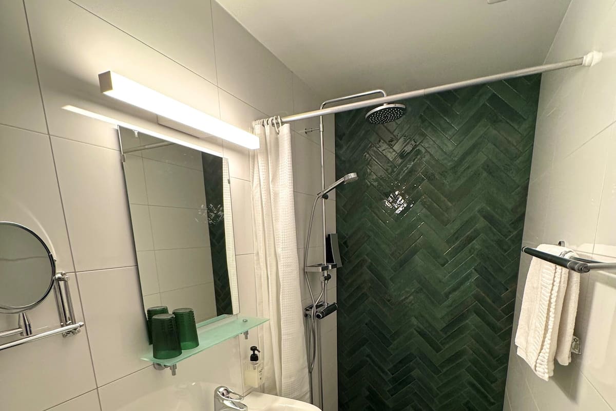 double room | bathroom | shower, hair dryer, towels