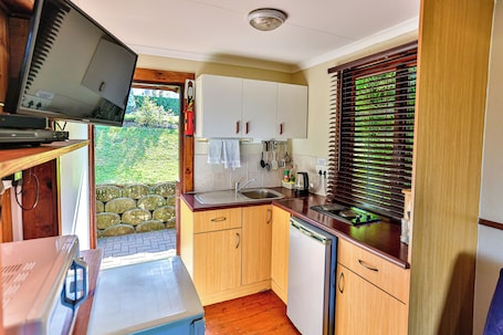 Family Cabin (Tree Tops) | Private kitchen | Fridge, microwave, electric kettle, toaster. Zuider Zee Guest House