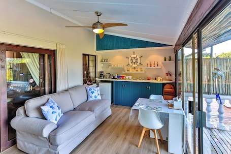 English breakfast for a fee on weekdays. Zuider Zee Guest House