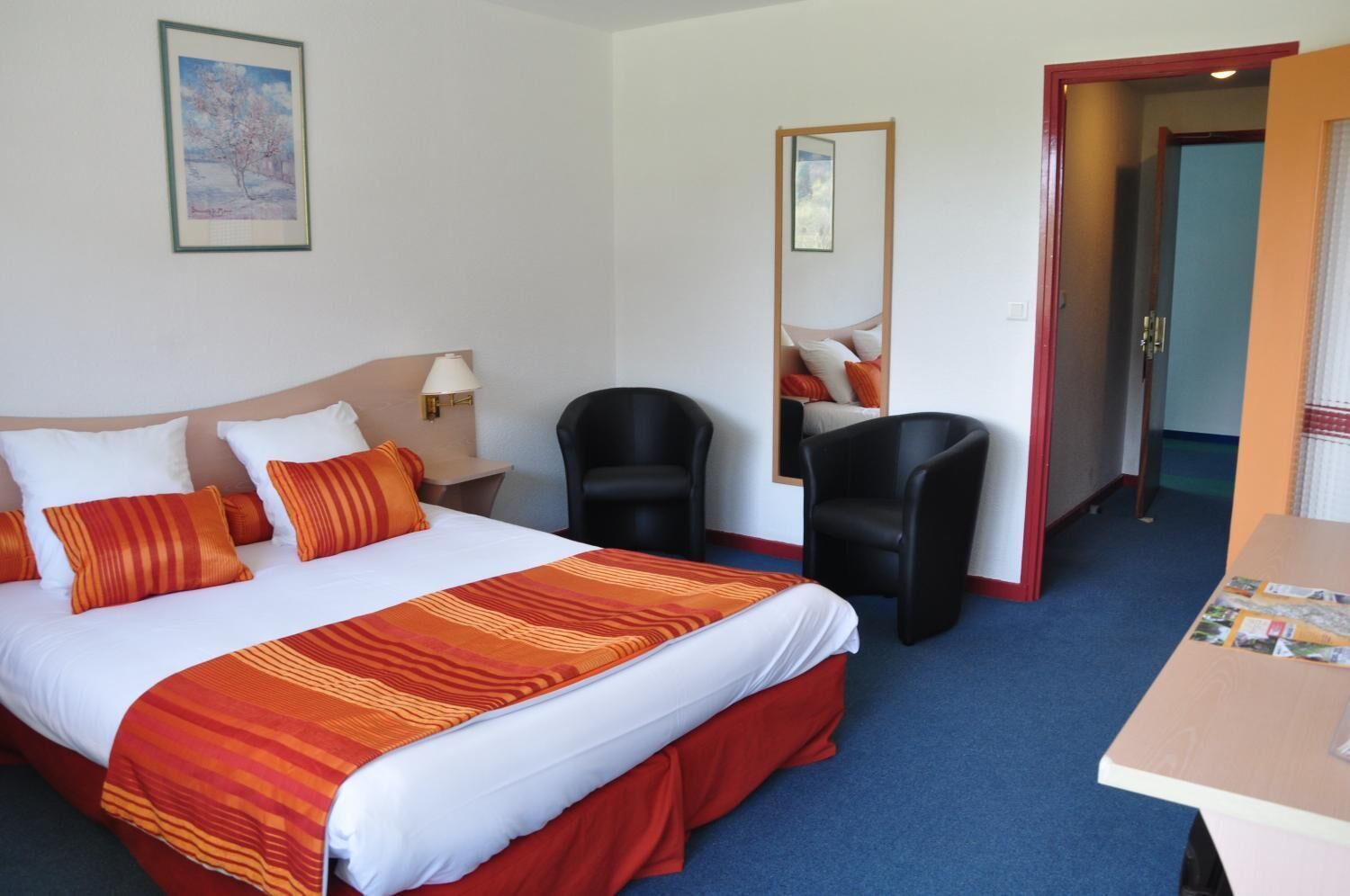 individually decorated, individually furnished, desk, laptop workspace