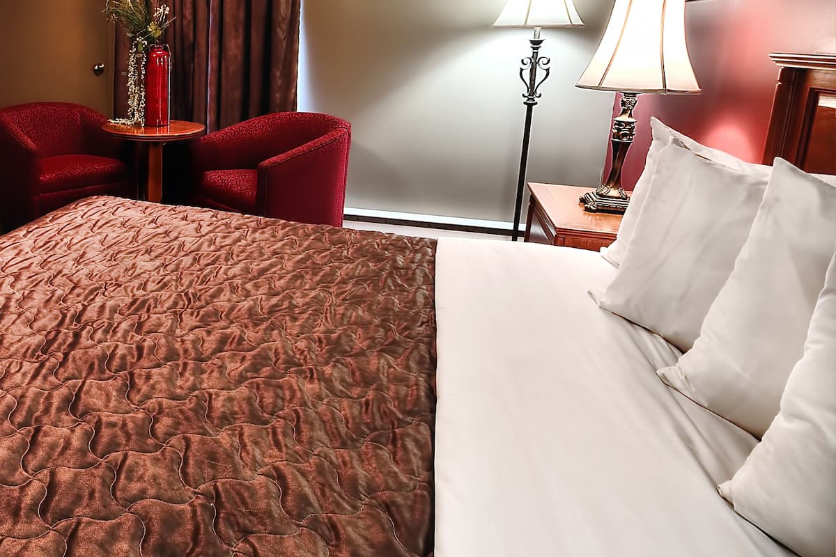 standard room, 1 queen bed | 1 bedroom, desk, soundproofing, iron/ironing board