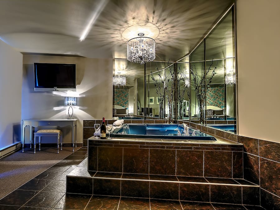 Luxury Studio Suite, 1 King Bed | Bathroom | Combined shower/bathtub, hair dryer, towels