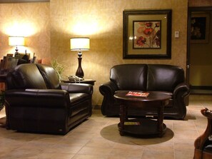 Coin salon dans le hall