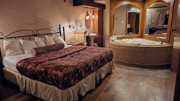 Suite (Mona Lisa) | Blackout curtains, soundproofing, iron/ironing board